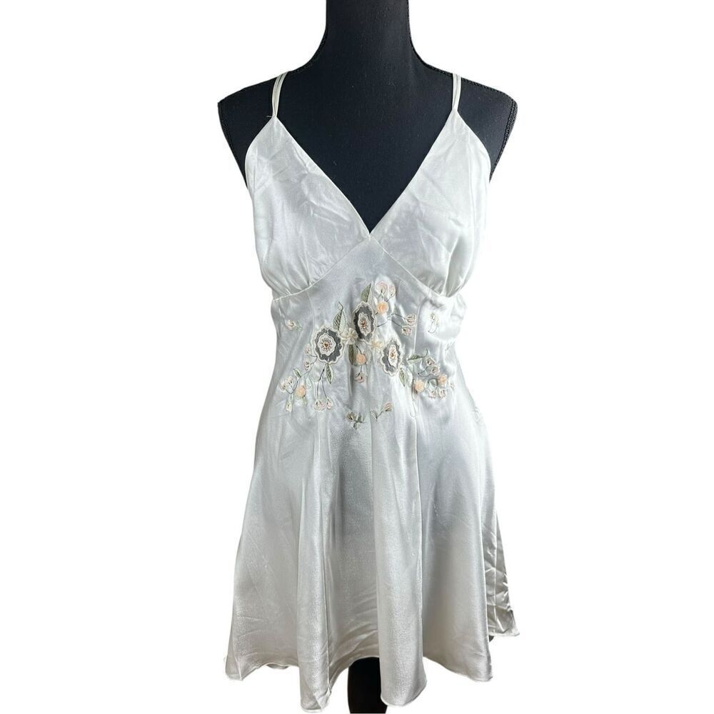Linea Donatella XL Mrs. Embroidered flowers white Chemise Nightgown bridal